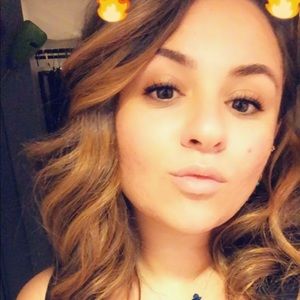 Meet your Posher, Arielle